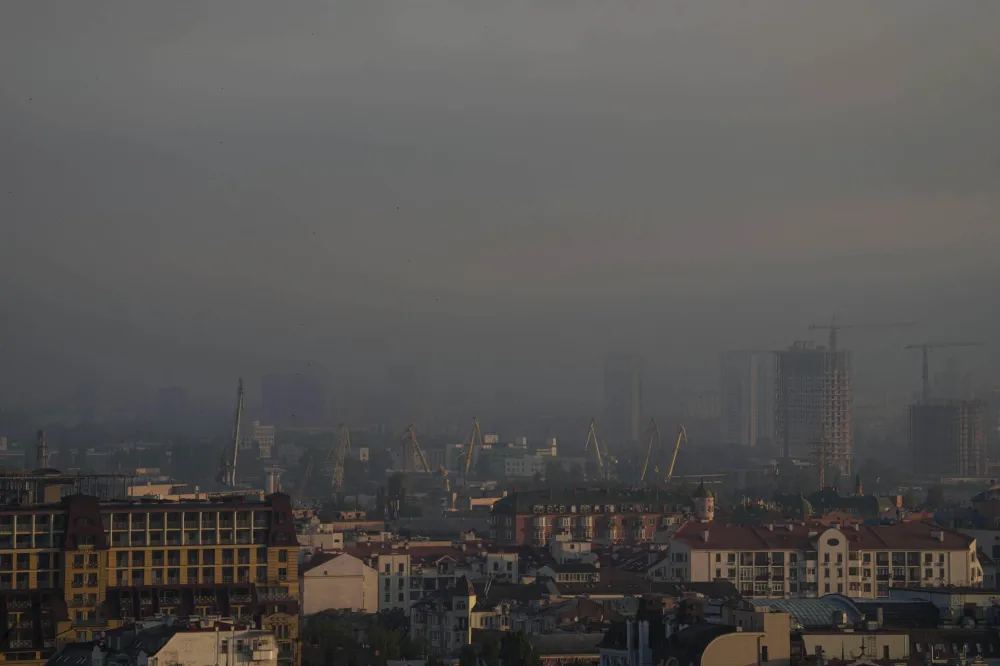 Kijev pod udarom dronova, balističkih i krstarećih raketa &mdash; dvoje poginulo, 13 ranjeno