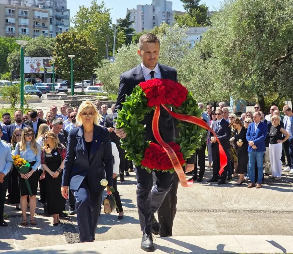 Mujović položio vijenac