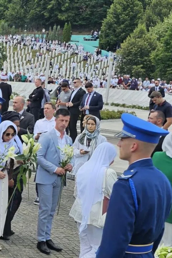 Mustafić: Trajno podsjećanje na Srebrenicu znači i borbu protiv negiranja genocida
