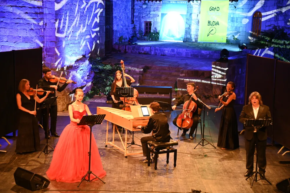 Hronika Grada teatra: Muzika &scaron;to nas vraća sebi