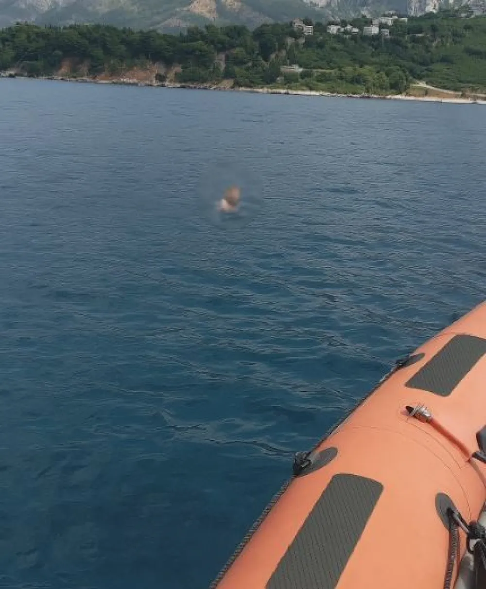 UPSUL: Evakuisan mu&scaron;karac sa nepristupačne plaže kod Sutomora