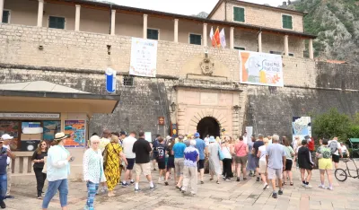 U Kotoru odmara blizu devet hiljada gostiju