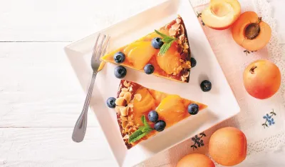 Kremasti kolač s kajsijama i sirom