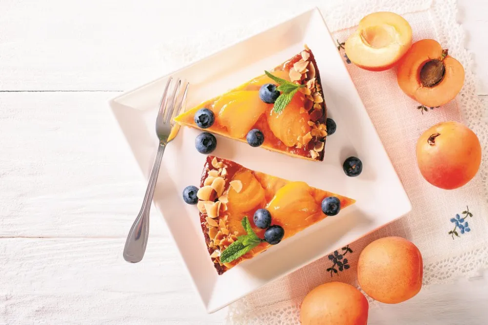 Kremasti kolač s kajsijama i sirom