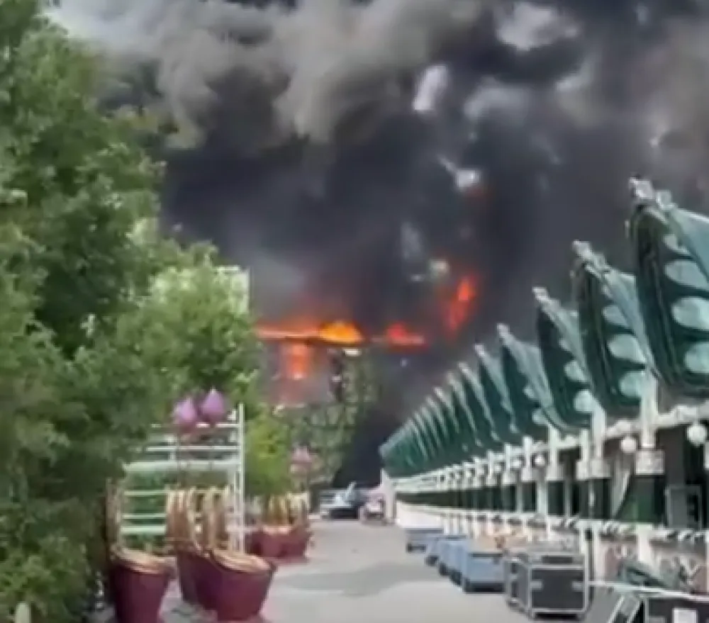 (VIDEO) Požar na jednom od najvećih festivala na svijetu: Vatra progutala glavnu pozornicu