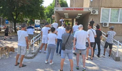 Pacijenti protestovali ispred Doma zdravlja u Nik&scaron;iću: Biv&scaron;i zavisnici traže terapiju za nedjelju dana