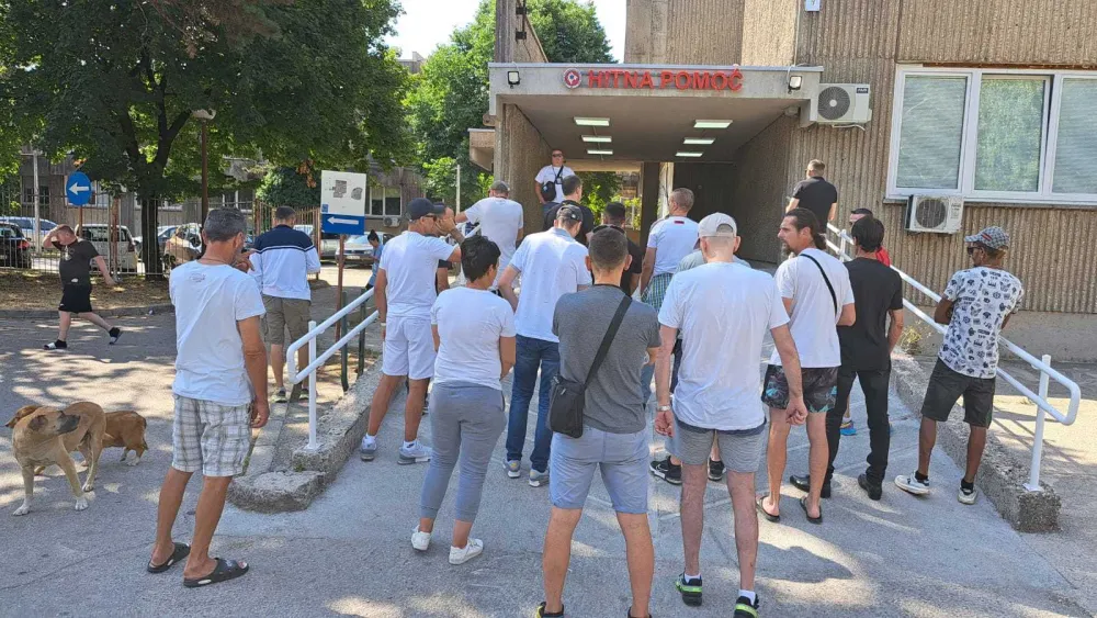 Pacijenti protestovali ispred Doma zdravlja u Nik&scaron;iću: Biv&scaron;i zavisnici traže terapiju za nedjelju dana