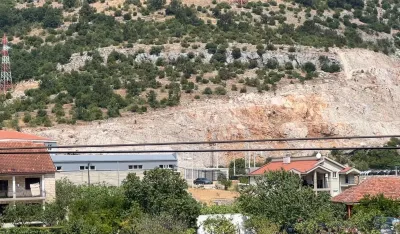 (VIDEO) Auto-put odnosi 30 kuća, 40 pomoćnih zgrada i 7 bunara