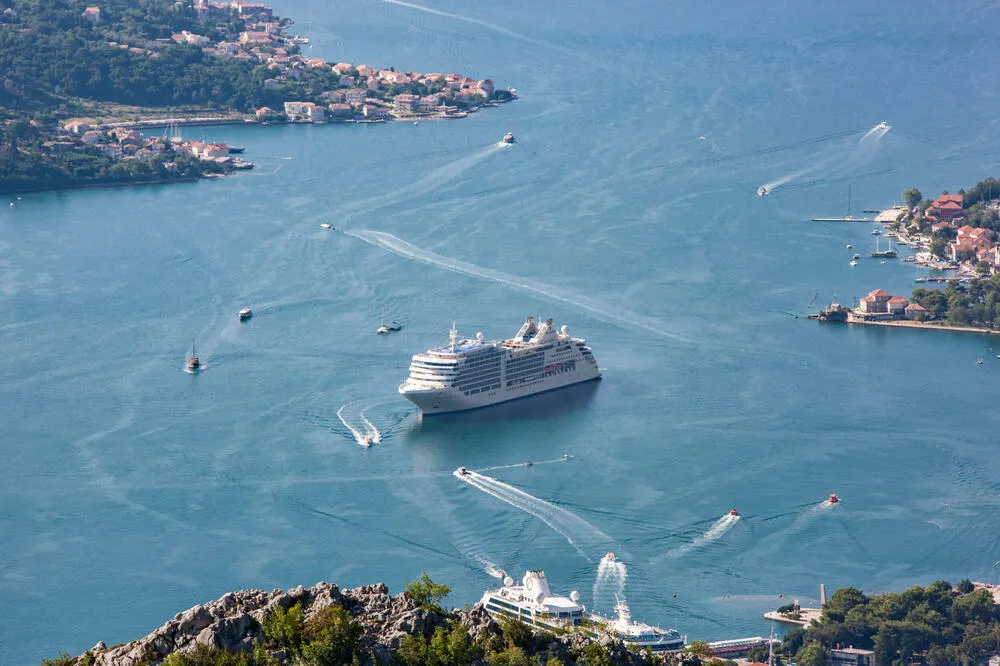 U Kotoru četiri broda