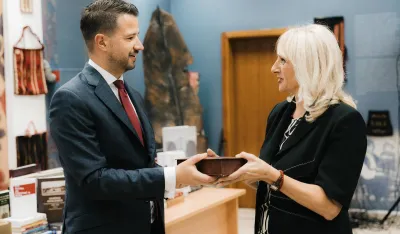 Milatović uručio donaciju Gradskoj biblioteci i čitaonici u Andrijevici: Crna Gora je zemlja knjige