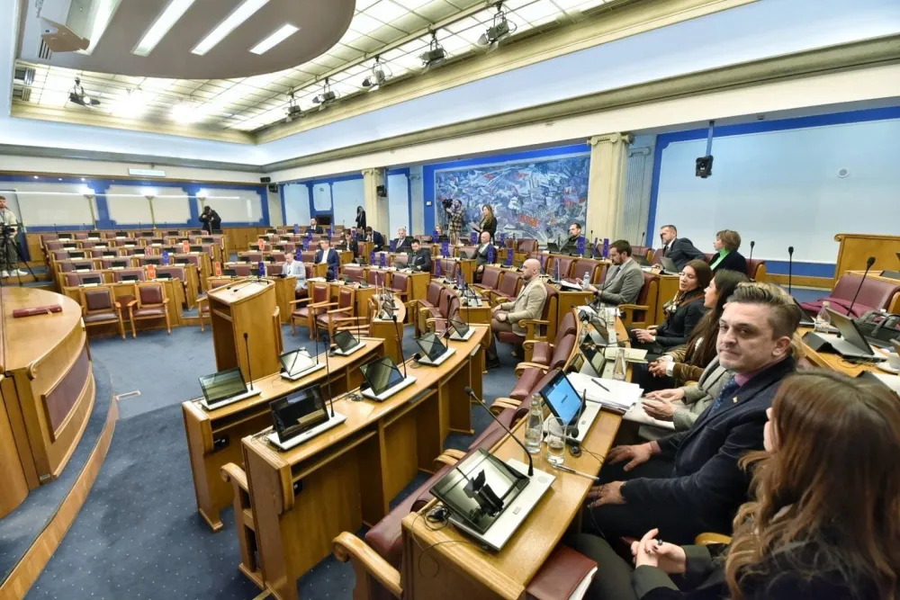 (VIDEO) Ministar pravde danas odgovara na pitanja poslanika