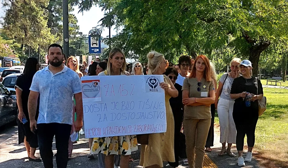 Medicinske sestre i tehničari iz KCCG poručili:&nbsp;Dosta smo slu&scaron;ali ti&scaron;inu institucija