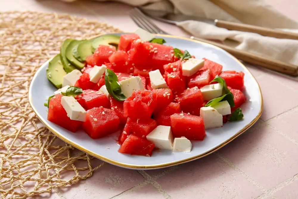 Ljetnja salata od lubenice, avokada i feta sira