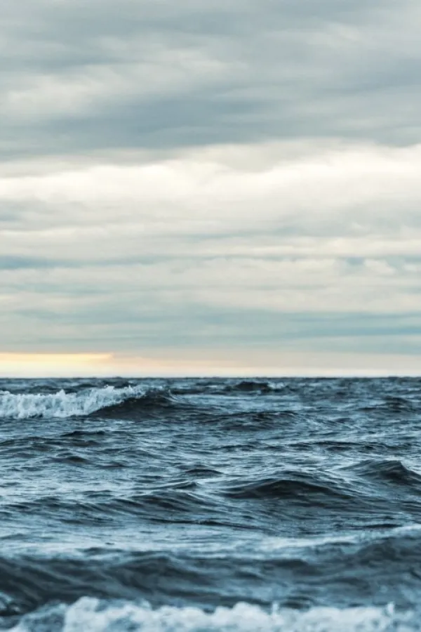 Vi&scaron;e od 18 poginulih i 40 nestalih u prevrtanju turističkog broda u Vijetnamu