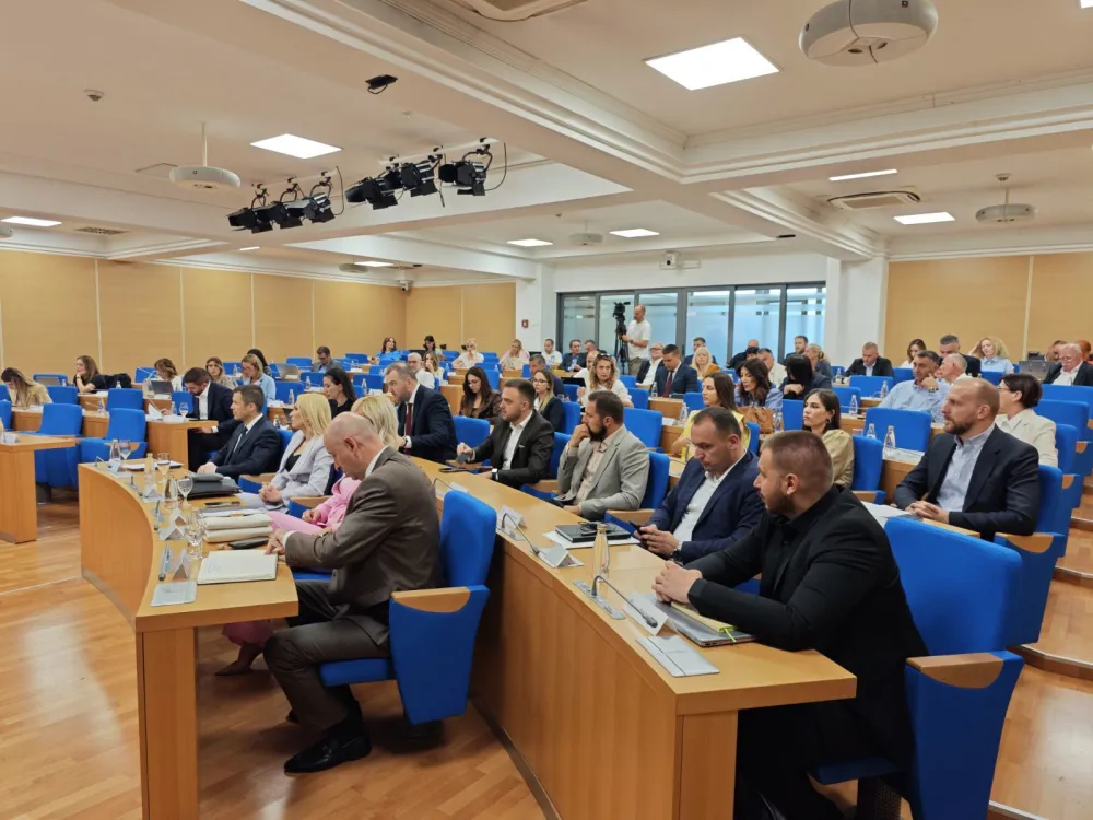  Pred odbornicima 30 tačaka 