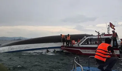 Kod Vijetnama potonuo turistički brod, najmanje 38 mrtvih