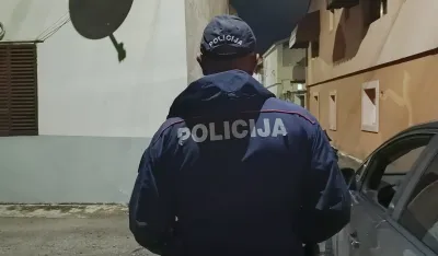 Maloljetnik teže povrijeđen u masovnoj tuči