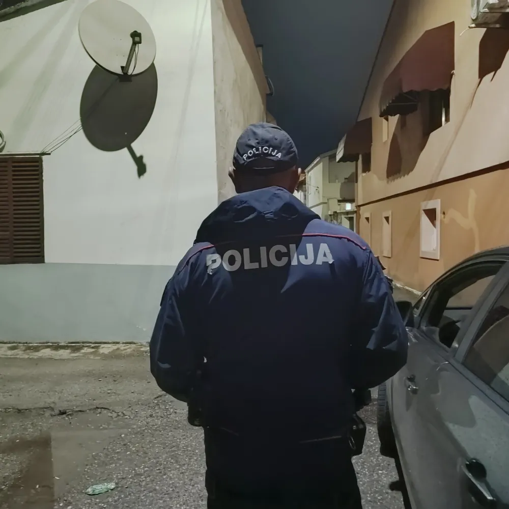 Maloljetnik teže povrijeđen u masovnoj tuči