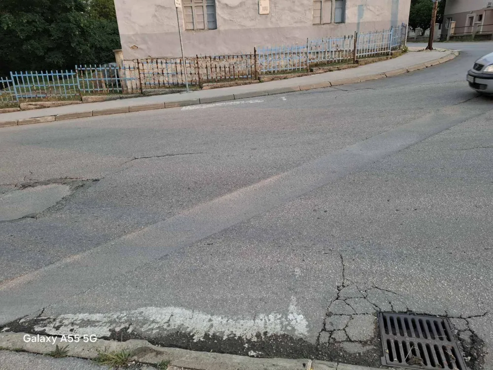 Pljevlja: Iscrtavanje signalizacije na gradskim saobraćajnicama nakon asfaltiranja