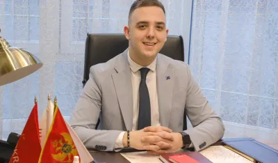 Paunović Klikovcu: Državni praznik slavite u objektu odbjeglog pripadnika kriminalnog klana