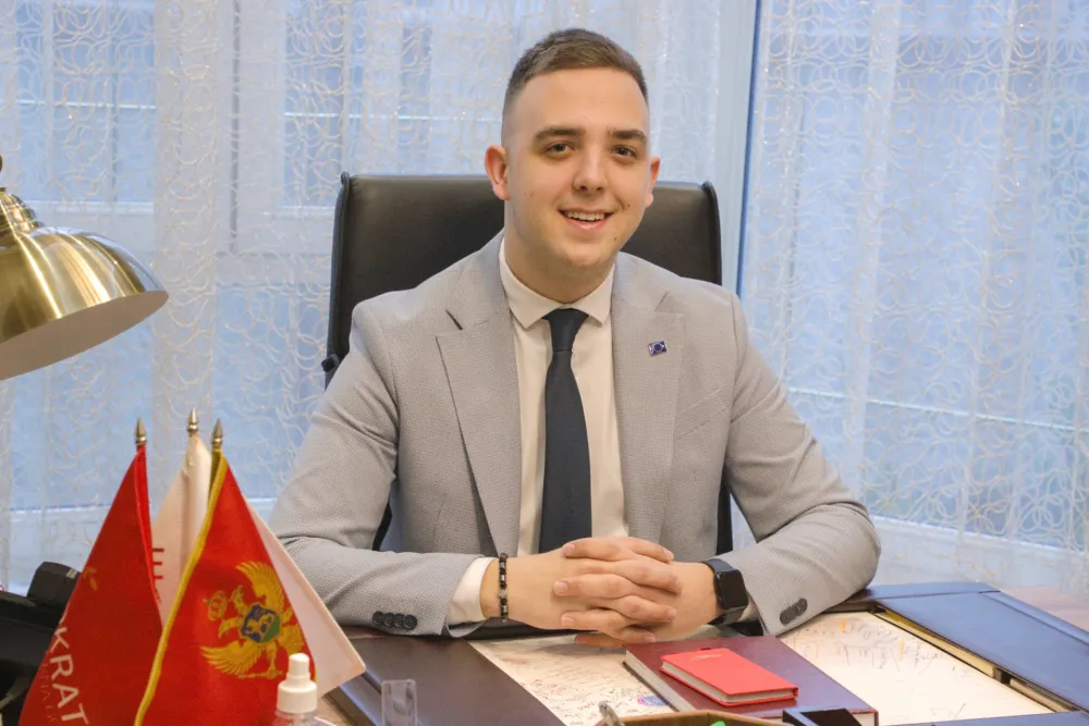 Paunović Klikovcu: Državni praznik slavite u objektu odbjeglog pripadnika kriminalnog klana