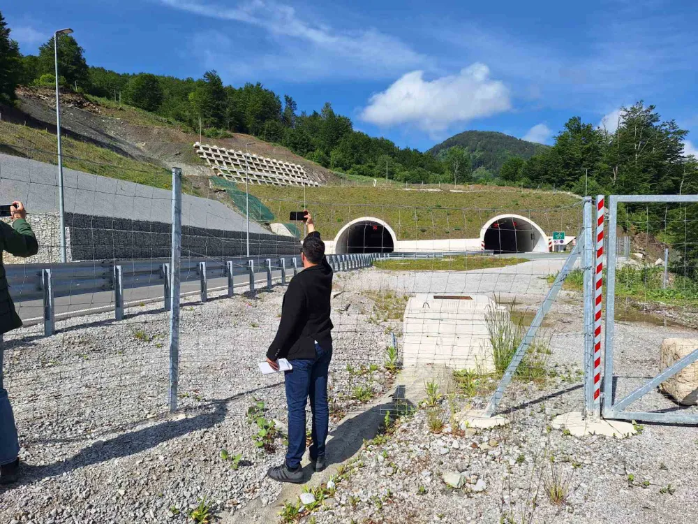 U četvrtak će i formalno biti odobren kredit za izgradnju dionice auto-puta od Mate&scaron;eva do Andrijevice