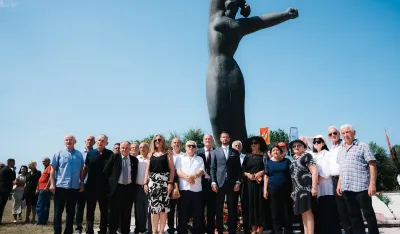 Milatović položio vijenac na spomenik: Lazine su crnogorski simbol slobode