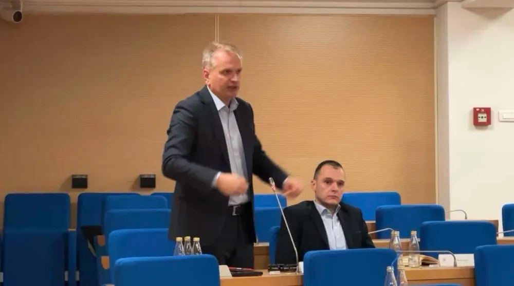 Perić: Razvlastiti klubove odbornika