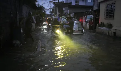 (FOTO/VIDEO) Tropska oluja na Filipinima, zatvorene &scaron;kole, otkazani letovi