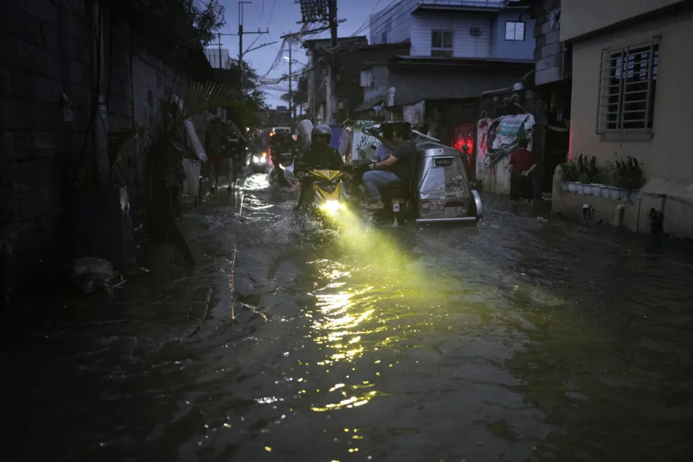 (FOTO/VIDEO) Tropska oluja na Filipinima, zatvorene &scaron;kole, otkazani letovi