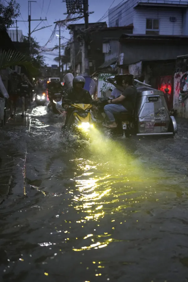 (FOTO/VIDEO) Tropska oluja na Filipinima, zatvorene &scaron;kole, otkazani letovi