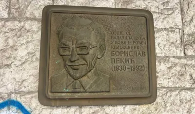   Spomen ploča Borislavu Pekiću 