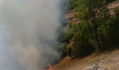 (FOTO/VIDEO) Veliki broj &scaron;umskih požara zahvatio op&scaron;tinu Nik&scaron;ić: Gori na vi&scaron;e lokacija