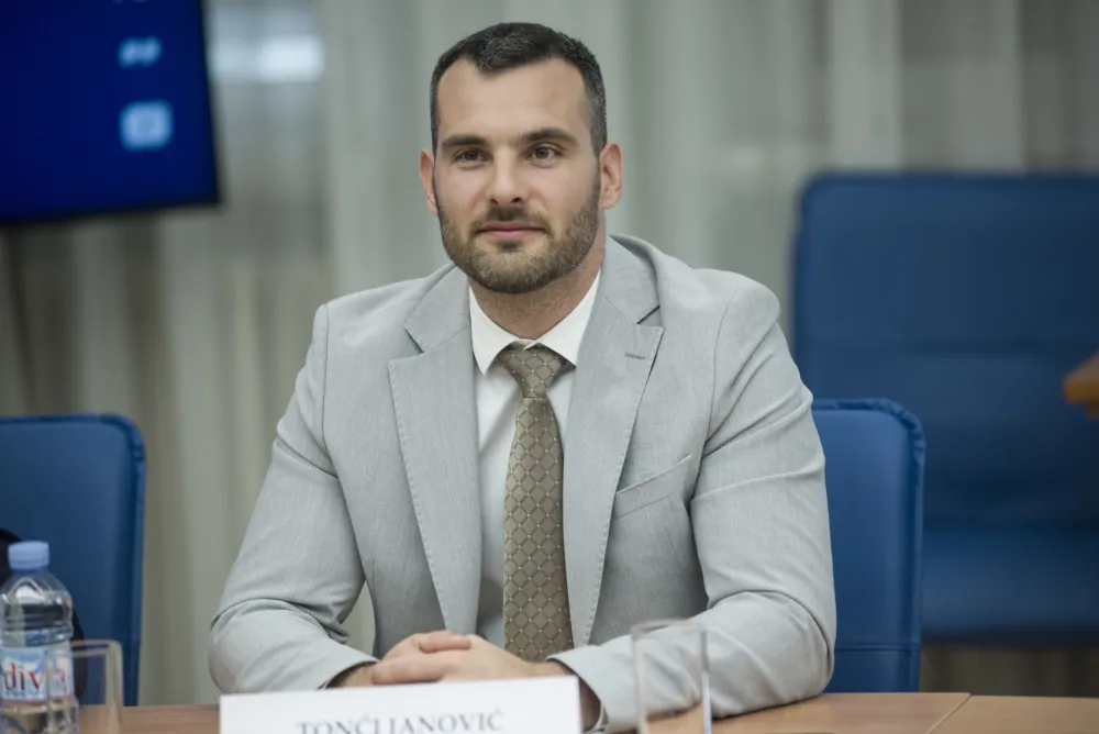 Janović: Ko potencira nacionalne teme, ne može biti partner PES-u