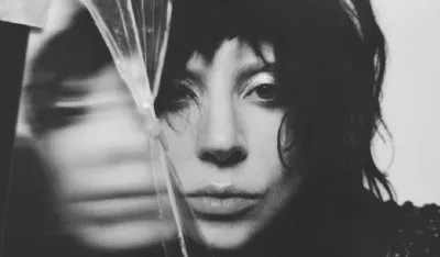 Lejdi Gaga odala počast Oziju svirajući "Crazy Train"