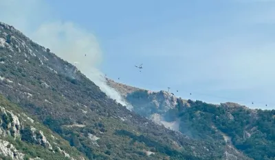 Požar na putu Trojica-Krstac, kotorski vatrogasci na terenu