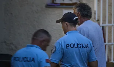 Ubio brata i sinovca, pa u lokalu sačekao policiju