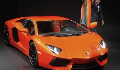 Lamborghini načinio ozbiljan propust: Vrata se zatvaraju sama od sebe, mogu da povrijede vozača