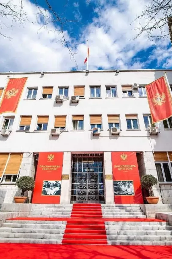 Skup&scaron;tina kupila pet "mazdi" za 136.000 eura