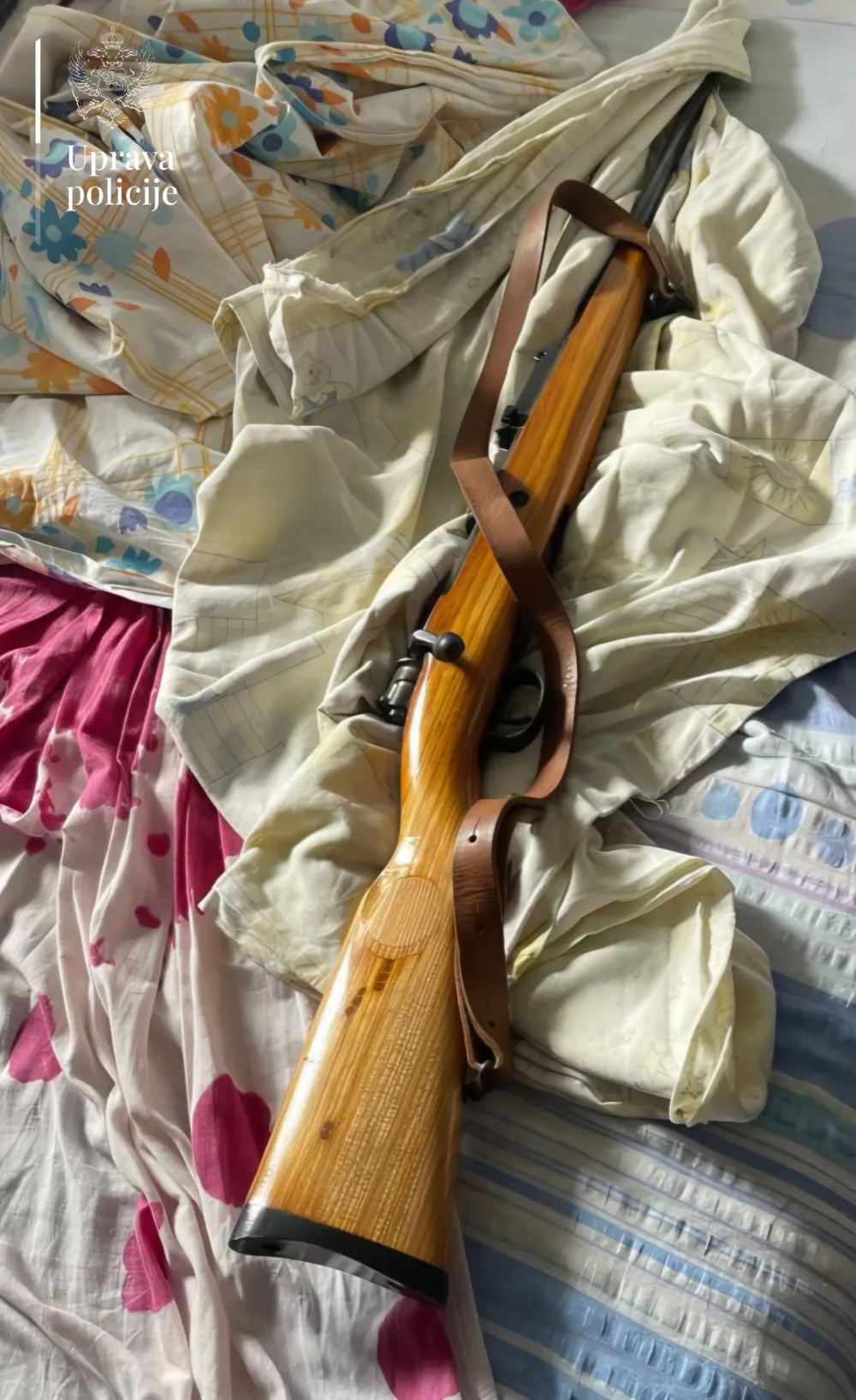 Policija pretresom stana u Podgorici prona&scaron;la pu&scaron;ku u ilegalnom posjedu, uhap&scaron;en osumnjičeni