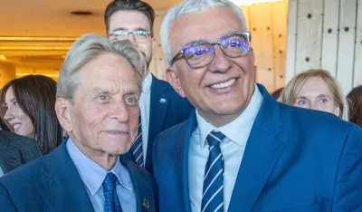 Mandić sa oskarovcem: Daglasova ljubav prema Crnoj Gori potvrđuje na&scaron;u odlučnost da okupimo &scaron;to vi&scaron;e ljudi dobre volje