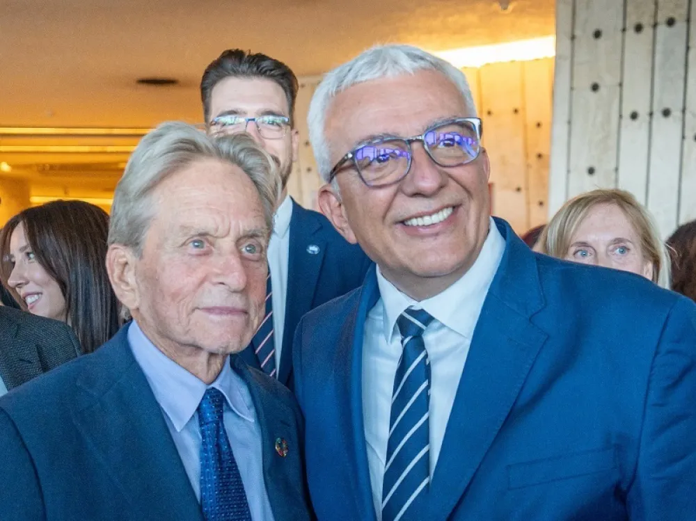 Mandić sa oskarovcem: Daglasova ljubav prema Crnoj Gori potvrđuje na&scaron;u odlučnost da okupimo &scaron;to vi&scaron;e ljudi dobre volje