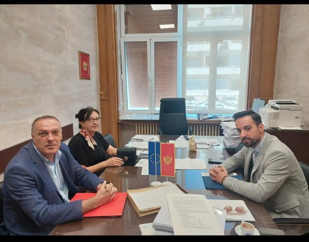 Nastavnici traže pomoć od poslanika