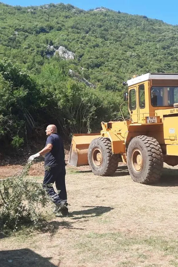 Uklanjaju brdo ispod lukova Carevog mosta