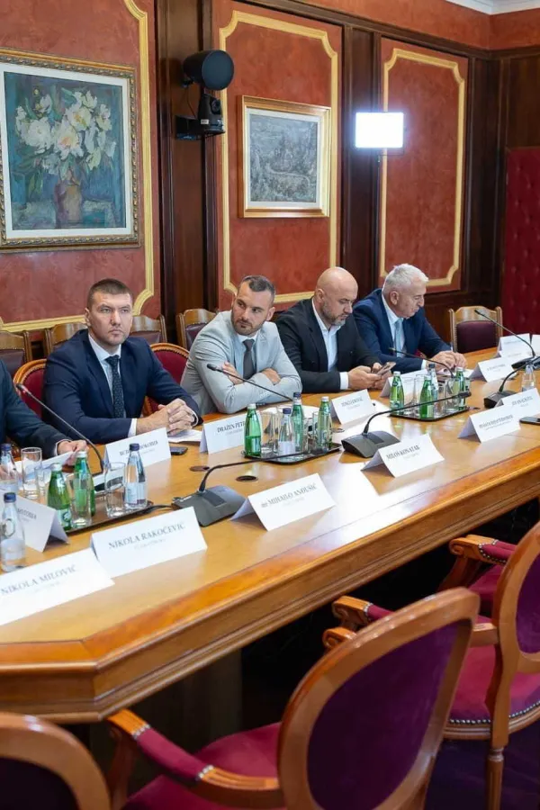 Partije ostaju bez funkcija u odborima direktora