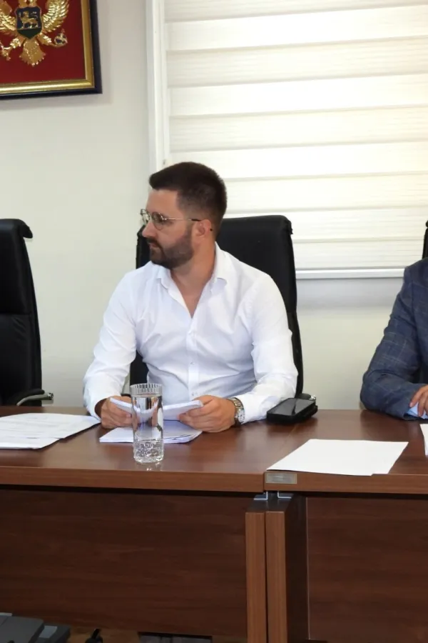 Upravni odbor ZZZCG: Manje nezaposlenih i pozitivni trendovi na trži&scaron;tu rada
