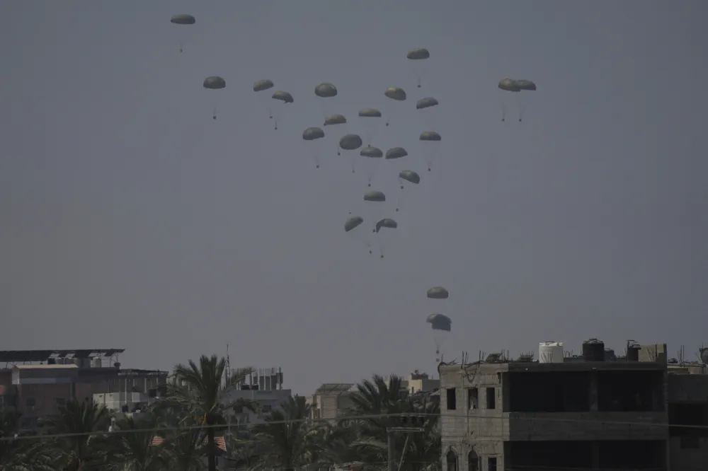 (FOTO) Počelo vazdu&scaron;no dopremanje pomoći u Gazu