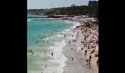 (VIDEO) Uprkos ruskim napadima, Ukrajinci hrle na plaže Odese