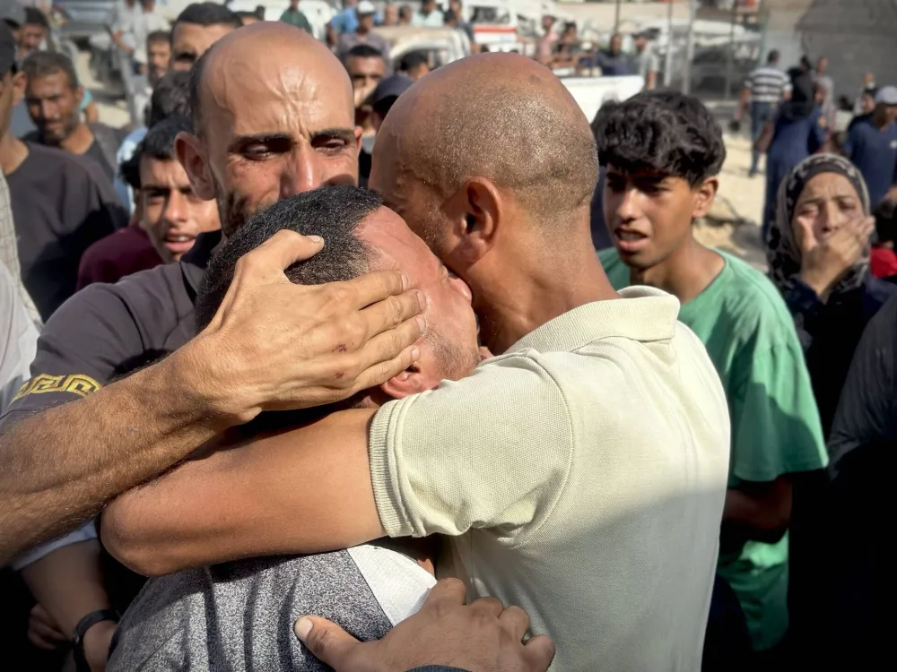 (FOTO) Izrael napao jug Sirije, u redovima za hranu stradala 23 Palestinca