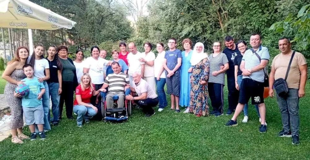 Crveni krst organizovao druženje djece iz &bdquo;Oaze&rdquo; i &bdquo;Tise&rdquo;: Međusobna podr&scaron;ka i humanost ru&scaron;e barijere